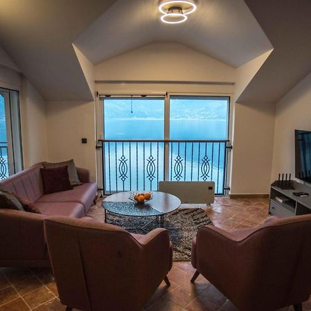 Modern Waterfront 3-Bed Apartment Donja Kostanjica Exterior foto
