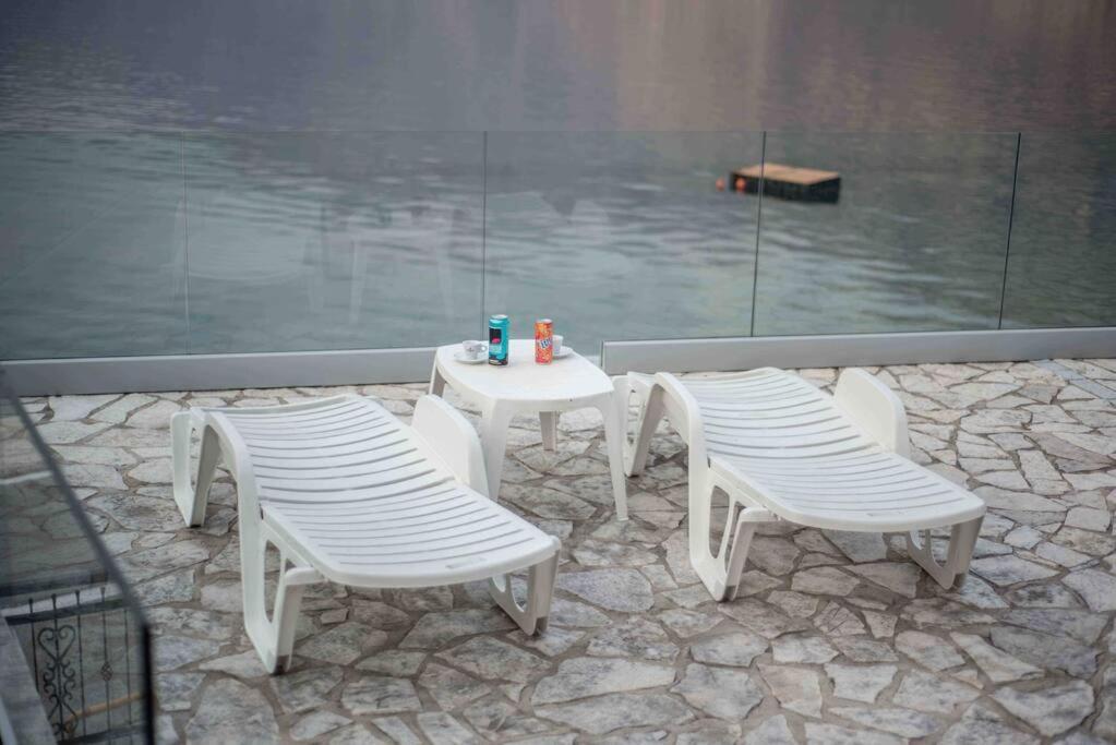Modern Waterfront 3-Bed Apartment Donja Kostanjica Exterior foto