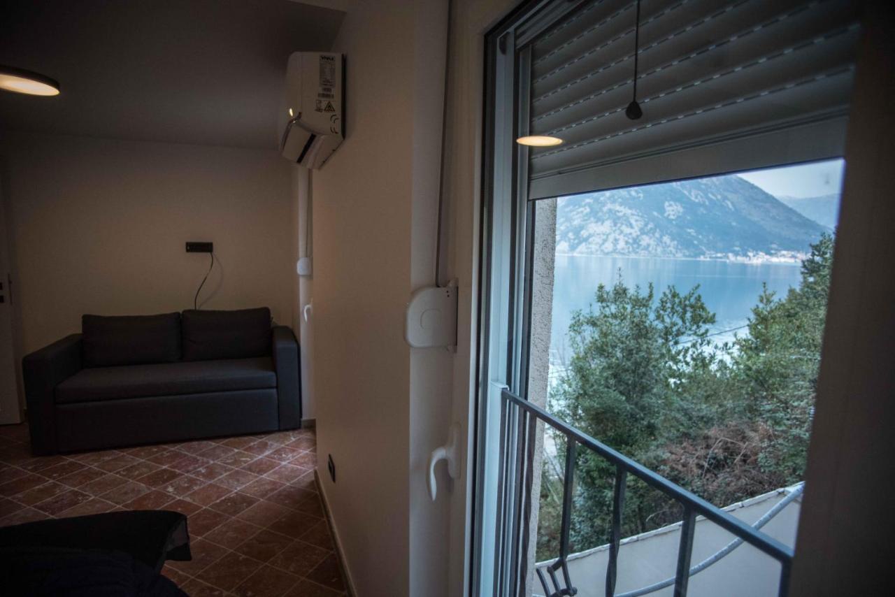 Modern Waterfront 3-Bed Apartment Donja Kostanjica Exterior foto